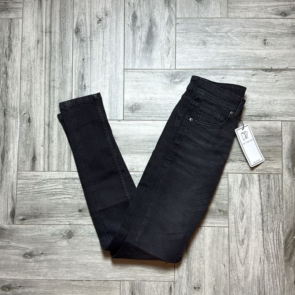 ASOS Dont Think Twice Womens Washed Black Denim Carrot Skinny Jeans Size 28 NWT